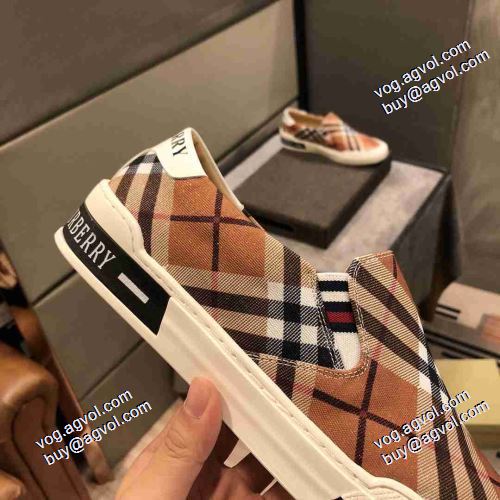 着脱の簡単なスリップオンタイプ 高級感ある バーバリーブランドスーパーコピー 2021春夏 バーバリー BURBERRY エスバドリーユ  2色可選