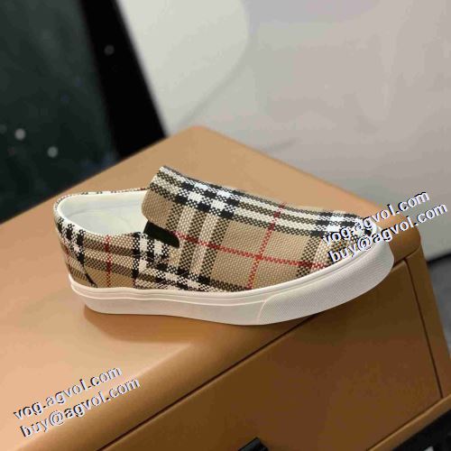 バーバリースーパーコピー 2021秋冬 大好評 フラットシューズ バーバリー BURBERRY ギンガム ローヒール 大絶賛の履き心地! カジュアルシューズ 着脱の簡単なスリップオンタイプ 