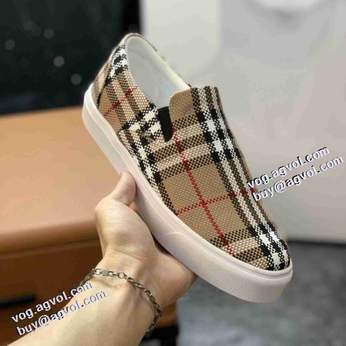 バーバリースーパーコピー 2021秋冬 大好評 フラットシューズ バーバリー BURBERRY ギンガム ローヒール 大絶賛の履き心地! カジュアルシューズ 着脱の簡単なスリップオンタイプ 