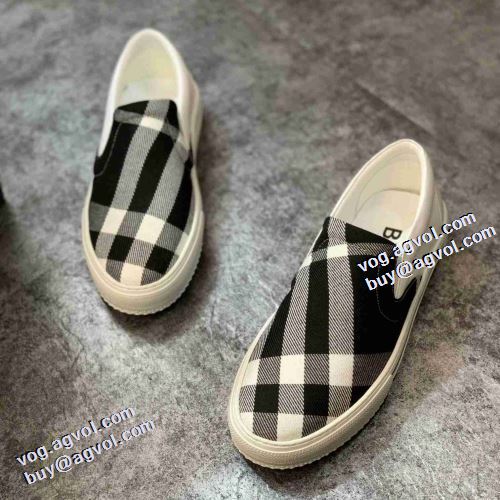 バーバリー BURBERRY スニーカー 耐久性に優れ バーバリーコピー ギンガム 着脱の簡単なスリップオンタイプ 2021秋冬 フラットシューズ 履き心地抜群