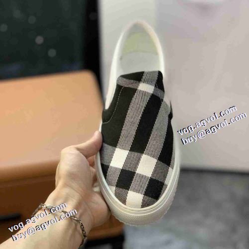 バーバリー BURBERRY スニーカー 耐久性に優れ バーバリーコピー ギンガム 着脱の簡単なスリップオンタイプ 2021秋冬 フラットシューズ 履き心地抜群