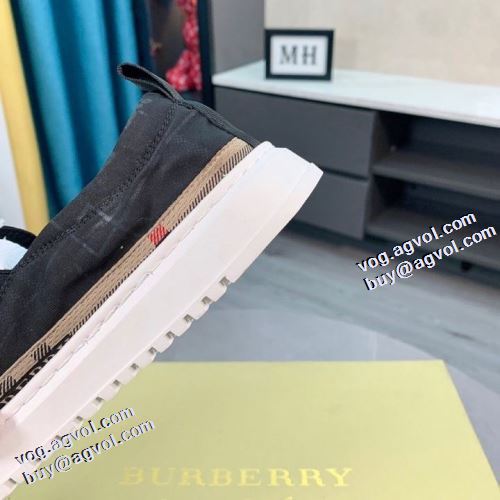 バーバリーブランド コピー 実用性に溢れるアイテム 脱ぎ履きしやすい/着脱しやすい バーバリー BURBERRY カジュアルシューズ 2021秋冬 ローヒール 足馴染みのいい