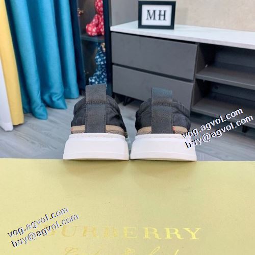 バーバリーブランド コピー 実用性に溢れるアイテム 脱ぎ履きしやすい/着脱しやすい バーバリー BURBERRY カジュアルシューズ 2021秋冬 ローヒール 足馴染みのいい