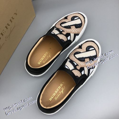 フラットシューズ バーバリー BURBERRY 耐久性のある バーバリースーパーコピー 2021秋冬 軽い履き心地 リゾートスタイル 着脱の簡単なスリップオンタイプ 