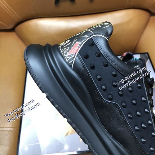 今買い◎得 2021秋冬 クリスチャンルブタン Christian Louboutin スニーカー 2色可選 クッション加工 クリスチャンルブタンスーパーコピー