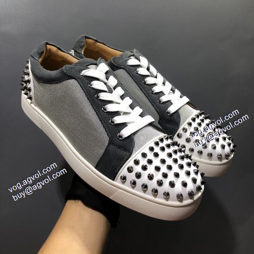 クリスチャンルブタンブランド コピー 2021秋冬 クリスチャンルブタン Christian Louboutin 上品な輝きを放つ形 フラットシューズ 滑りにくい