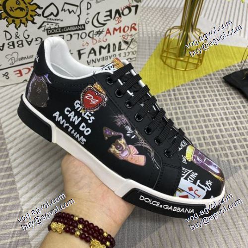 落ち着いた感覚 ドルチェ&ガッバーナコピーブランド 2021春夏 ドルチェ＆ガッバーナ Dolce&Gabbana カラーソール 着用