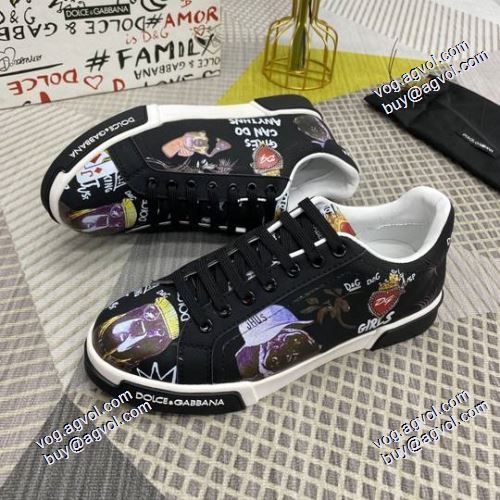 落ち着いた感覚 ドルチェ&ガッバーナコピーブランド 2021春夏 ドルチェ＆ガッバーナ Dolce&Gabbana カラーソール 着用
