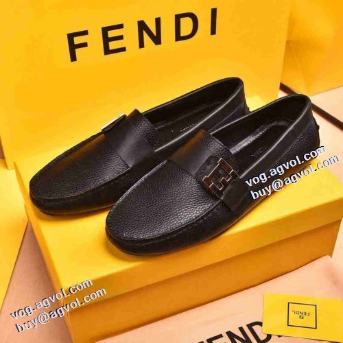 2021秋冬 フェンディ FENDI フェンディスーパーコピー モカシンシューズ 着脱の簡単なスリップオンタイプ すべり防止 高級感ある 底にラバーが貼ってある 履き心地のいい