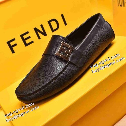 2021秋冬 フェンディ FENDI フェンディスーパーコピー モカシンシューズ 着脱の簡単なスリップオンタイプ すべり防止 高級感ある 底にラバーが貼ってある 履き心地のいい