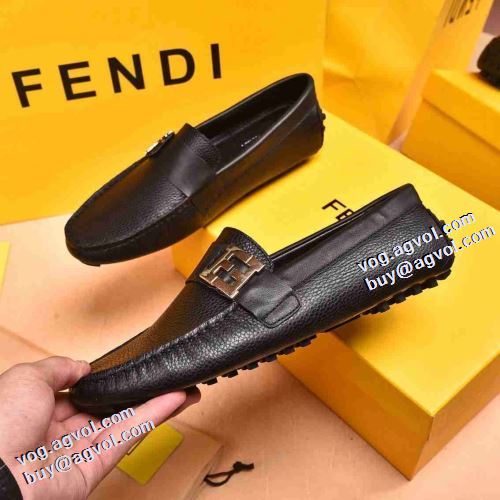 2021秋冬 フェンディ FENDI フェンディスーパーコピー モカシンシューズ 着脱の簡単なスリップオンタイプ すべり防止 高級感ある 底にラバーが貼ってある 履き心地のいい