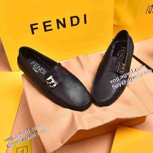 2021秋冬 フェンディ FENDI フェンディスーパーコピー モカシンシューズ 着脱の簡単なスリップオンタイプ すべり防止 高級感ある 底にラバーが貼ってある 履き心地のいい
