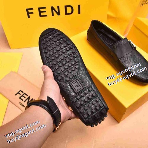 2021秋冬 フェンディ FENDI フェンディスーパーコピー モカシンシューズ 着脱の簡単なスリップオンタイプ すべり防止 高級感ある 底にラバーが貼ってある 履き心地のいい