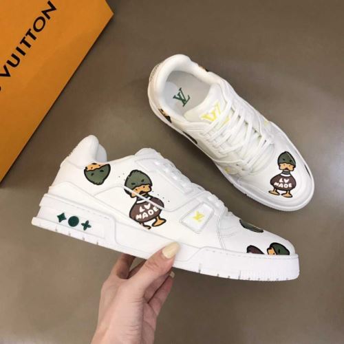 2022早春 ルイ ヴィトン LOUIS VUITTON ランニングシューズ 人気販売中 ポップ ルイ ヴィトンブランド コピー 履き心地のいい ロードジョグ