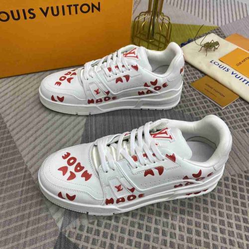 2022新作 ルイ ヴィトンコピーブランド 今一番HOTな新品 クッション加工 ルイ ヴィトン LOUIS VUITTON 優しい履き心地 ランニングシューズ