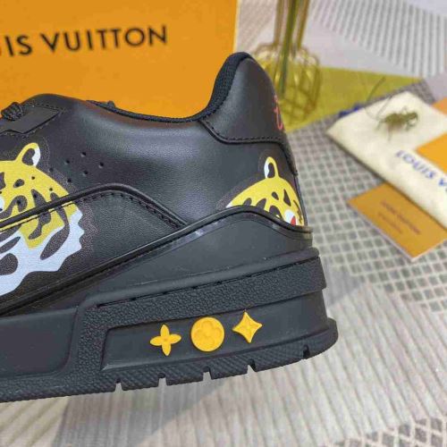 スニーカー 実用性に溢れるアイテム ルイ ヴィトン LOUIS VUITTON 汚れも目立ちにくい 2022新作 ルイ ヴィトン偽物ブランド 大人の雰囲気抜群