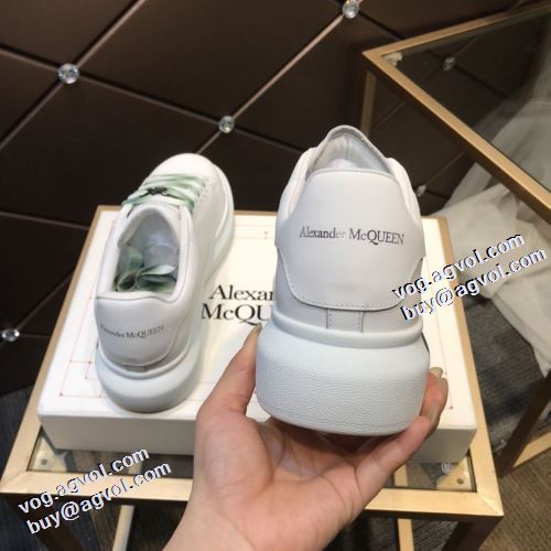 2021秋冬 アレキサンダー マックイーン 着心地抜群 alexander mcqueen コピー商品 着用 ロードジョグ カジュアルシューズ 女性にも男性にも適応 高機能防滑ソール 飽きの来ない