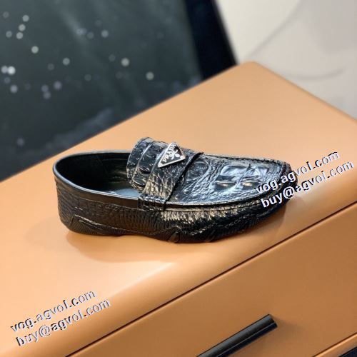2021秋冬 プラダ PRADA 海外セレブ愛用 プラダスーパーコピー 激安 ローファー 紐なし ファッション 人気 軽い履き心地 滑りにくい