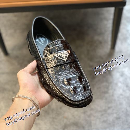 2021秋冬 プラダ PRADA 海外セレブ愛用 プラダスーパーコピー 激安 ローファー 紐なし ファッション 人気 軽い履き心地 滑りにくい