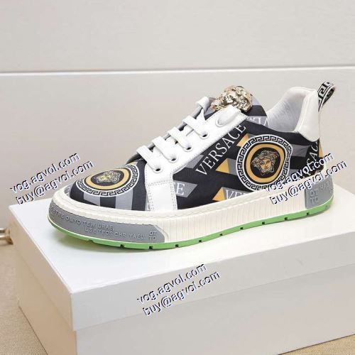VERSACEブランド 偽物 通販 ヴェルサーチVERSACE 上品な輝きを放つ形 カジュアルシューズ 2021春夏 