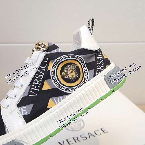 VERSACEブランド 偽物 通販 ヴェルサーチVERSACE 上品な輝きを放つ形 カジュアルシューズ 2021春夏 
