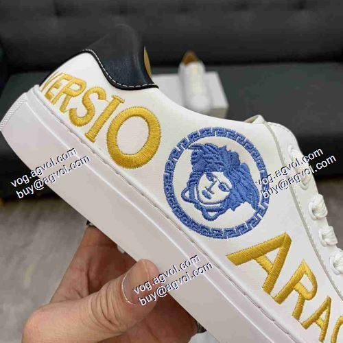 VERSACEスーパーコピー 激安 ヴェルサーチVERSACE 2021春夏 存在感のある カジュアルシューズ 