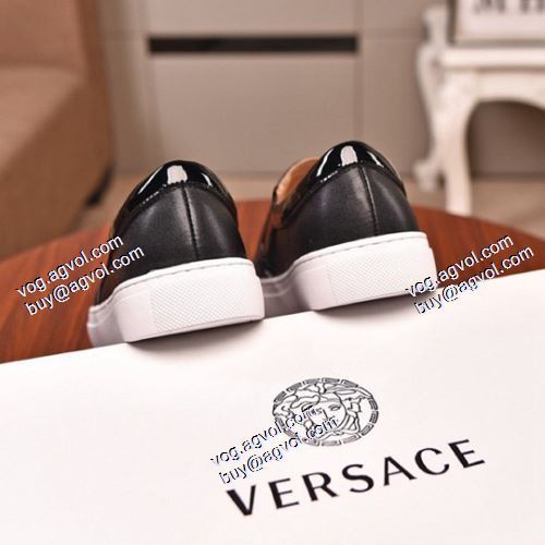 2021春夏 VERSACEブランド 偽物 通販 カジュアルシューズ 落ち着いた感覚 ヴェルサーチVERSACE 