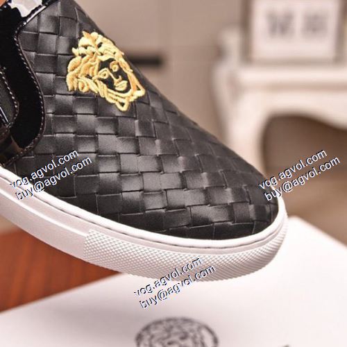 2021春夏 VERSACEブランド 偽物 通販 カジュアルシューズ 落ち着いた感覚 ヴェルサーチVERSACE 