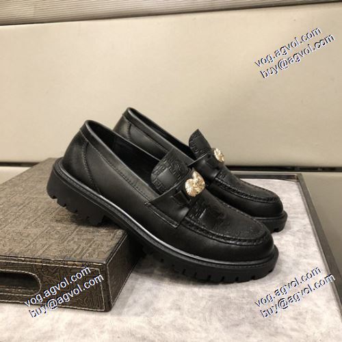 豊富なサイズ コンフォート 2021秋冬 ヴェルサーチVERSACE ビジネスシューズ 大人の雰囲気抜群 ヴェルサーチブランド 偽物 通販