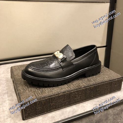 豊富なサイズ コンフォート 2021秋冬 ヴェルサーチVERSACE ビジネスシューズ 大人の雰囲気抜群 ヴェルサーチブランド 偽物 通販