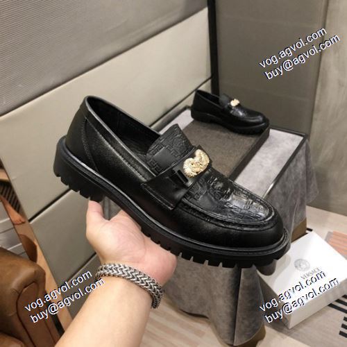 豊富なサイズ コンフォート 2021秋冬 ヴェルサーチVERSACE ビジネスシューズ 大人の雰囲気抜群 ヴェルサーチブランド 偽物 通販