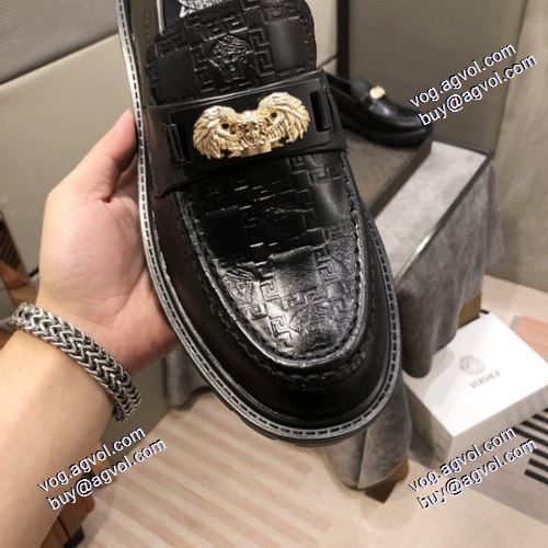 豊富なサイズ コンフォート 2021秋冬 ヴェルサーチVERSACE ビジネスシューズ 大人の雰囲気抜群 ヴェルサーチブランド 偽物 通販