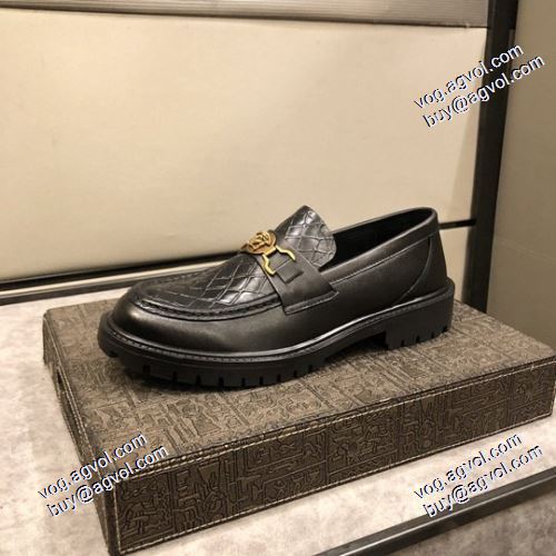 希少価値大！2021秋冬 脱ぎ履きしやすい/着脱しやすい ヴェルサーチVERSACE ビジネスシューズ ファッション 人気 ヴェルサーチスーパーコピー 激安
