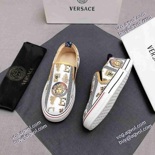 高級感ある スリップオン 2021秋冬 カジュアルシューズ ヴェルサーチVERSACE エスバドリーユ ヴェルサーチスーパーコピー