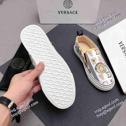高級感ある スリップオン 2021秋冬 カジュアルシューズ ヴェルサーチVERSACE エスバドリーユ ヴェルサーチスーパーコピー