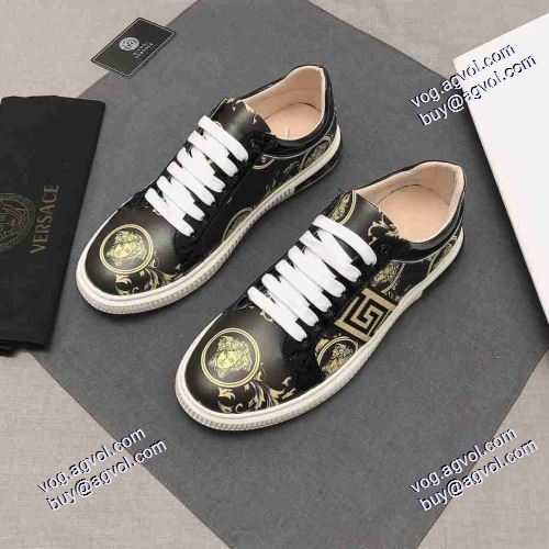 スニーカー 2021秋冬 ヴェルサーチVERSACE フラットシューズ 流行を超えた定番シューズ 人気商品登場 ヴェルサーチブランド コピー