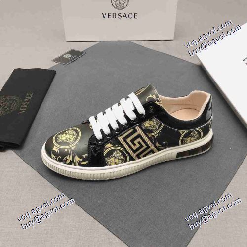 スニーカー 2021秋冬 ヴェルサーチVERSACE フラットシューズ 流行を超えた定番シューズ 人気商品登場 ヴェルサーチブランド コピー