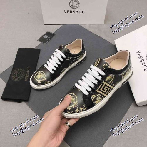 スニーカー 2021秋冬 ヴェルサーチVERSACE フラットシューズ 流行を超えた定番シューズ 人気商品登場 ヴェルサーチブランド コピー