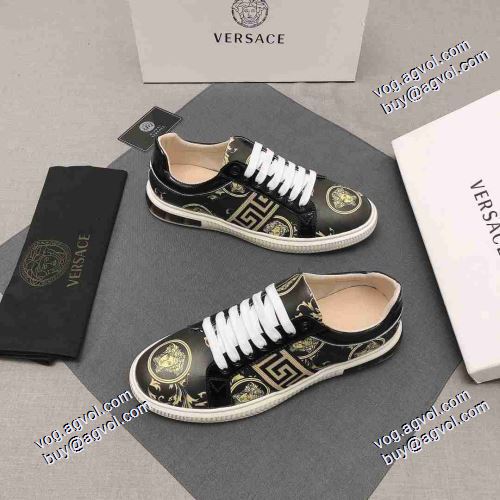 スニーカー 2021秋冬 ヴェルサーチVERSACE フラットシューズ 流行を超えた定番シューズ 人気商品登場 ヴェルサーチブランド コピー