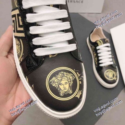 スニーカー 2021秋冬 ヴェルサーチVERSACE フラットシューズ 流行を超えた定番シューズ 人気商品登場 ヴェルサーチブランド コピー