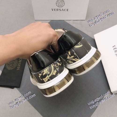 スニーカー 2021秋冬 ヴェルサーチVERSACE フラットシューズ 流行を超えた定番シューズ 人気商品登場 ヴェルサーチブランド コピー