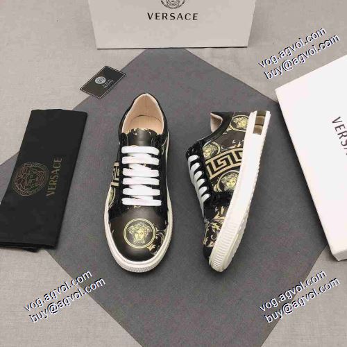 スニーカー 2021秋冬 ヴェルサーチVERSACE フラットシューズ 流行を超えた定番シューズ 人気商品登場 ヴェルサーチブランド コピー