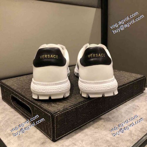 ロードジョグ 大絶賛の履き心地! 高機能防滑ソール 2021秋冬 ヴェルサーチVERSACE スニーカー ゴルフシューズ 2色可選