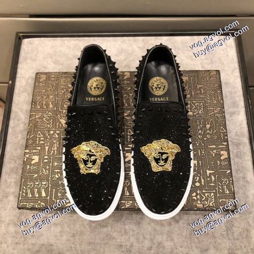 軽い履き心地 2021秋冬 フラットシューズ ヴェルサーチVERSACE カジュアルシューズ 抗菌?防臭加工 ヴェルサーチブランドスーパーコピー