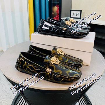 2色可選 2021秋冬 ヴェルサーチVERSACE エスバドリーユ 大人の雰囲気抜群 上品な輝きを放つ形 カジュアルシューズ ヴェルサーチブランドコピー
