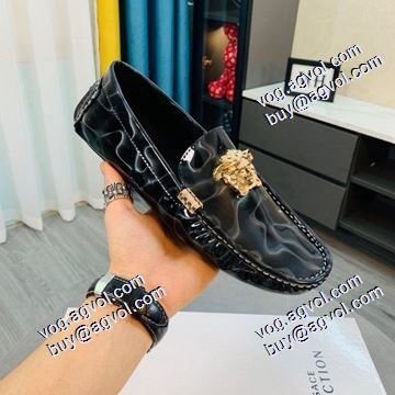 2色可選 2021秋冬 ヴェルサーチVERSACE エスバドリーユ 大人の雰囲気抜群 上品な輝きを放つ形 カジュアルシューズ ヴェルサーチブランドコピー