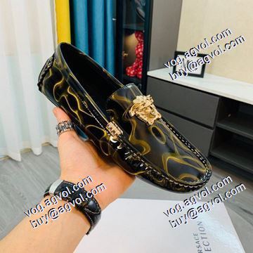 2色可選 2021秋冬 ヴェルサーチVERSACE エスバドリーユ 大人の雰囲気抜群 上品な輝きを放つ形 カジュアルシューズ ヴェルサーチブランドコピー