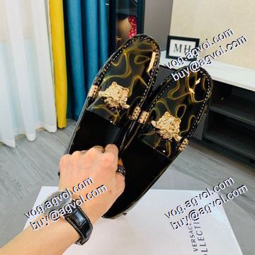 2色可選 2021秋冬 ヴェルサーチVERSACE エスバドリーユ 大人の雰囲気抜群 上品な輝きを放つ形 カジュアルシューズ ヴェルサーチブランドコピー