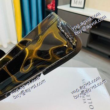 2色可選 2021秋冬 ヴェルサーチVERSACE エスバドリーユ 大人の雰囲気抜群 上品な輝きを放つ形 カジュアルシューズ ヴェルサーチブランドコピー