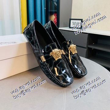2色可選 2021秋冬 ヴェルサーチVERSACE エスバドリーユ 大人の雰囲気抜群 上品な輝きを放つ形 カジュアルシューズ ヴェルサーチブランドコピー